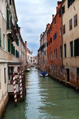 Fototapeta na wymiar channel in Venice