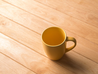Fototapeta na wymiar Coffee cup placed on a wooden floor.