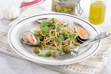 green lipped mussels with spaghetti