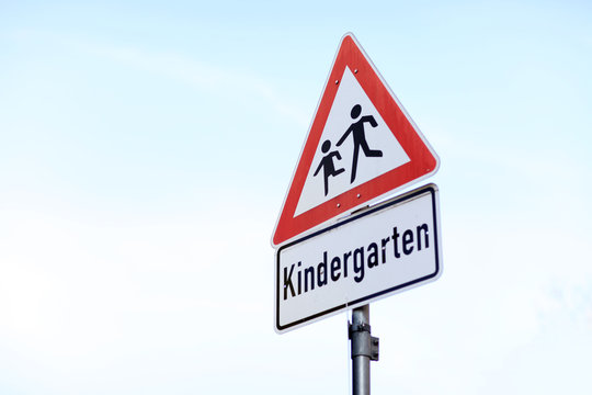 Achtung Kindergarten Schild
