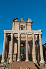 Fototapeta na wymiar Świątynia Antonina i Faustyny