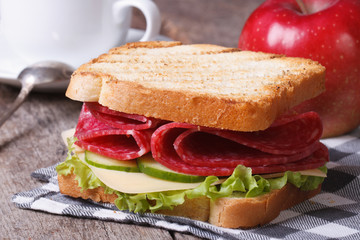 Breakfast: toast with salami, coffee, red apple