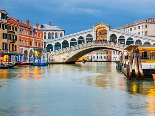 Photo sur Plexiglas Venise Pont du Rialto au crépuscule