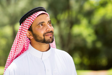 middle eastern man looking up