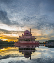 Putra Mosque in the morning hours, Putrajaya, Malaysia © akulamatiau