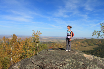 Obraz premium The woman on the mountain