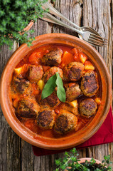 Tajine mit Hackbällchen