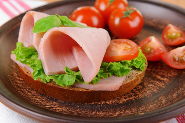 Delicious sandwiches with lettuce and ham