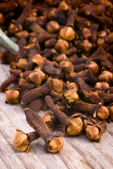 Cloves (Eugenia caryophyllata)