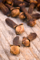 Cloves (Eugenia caryophyllata)