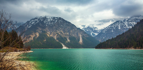 Fototapeta na wymiar mountain Plansee lake in the austrian alps at spring
