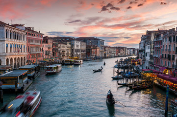 Grand Canal, Pont du Rialto  à Venise