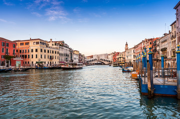Fototapeta na wymiar Grand Canal, Pont du Rialto à Venise