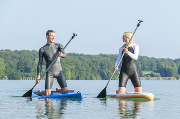 Zwei Wassersportler