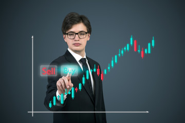Businessman highlighting the buy option the forex screen
