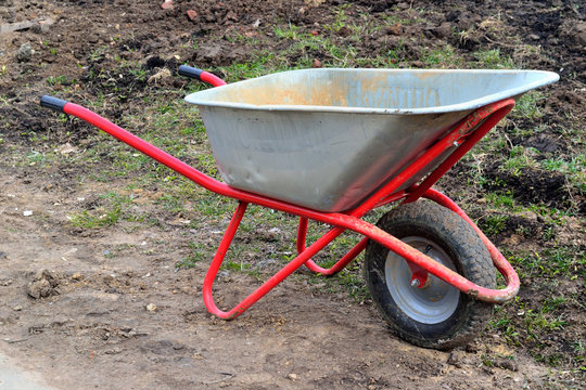a cart for carrying heavy cargo in the garden