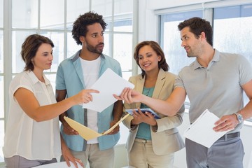 Obraz premium Business colleagues with documents in office