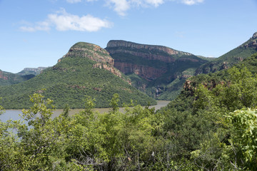 Fototapeta na wymiar drakensberg in south africa with lake