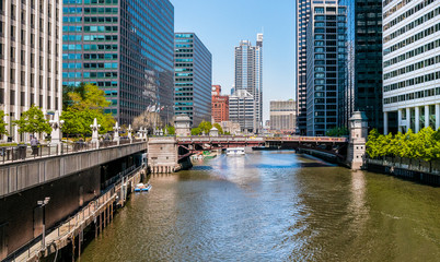 Fototapeta na wymiar Adams Street Bridge w Chicago