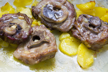Roast lamb in gravy
