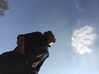 Mann mit Wolke
