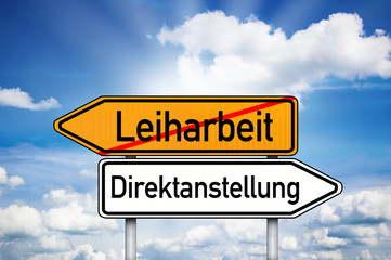 Fototapeta premium Wegweiser mit Leiharbeit und Direktanstellung