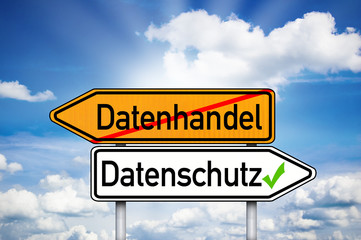 Fototapeta premium Wegweiser mit Datenhandel und Datenschutz