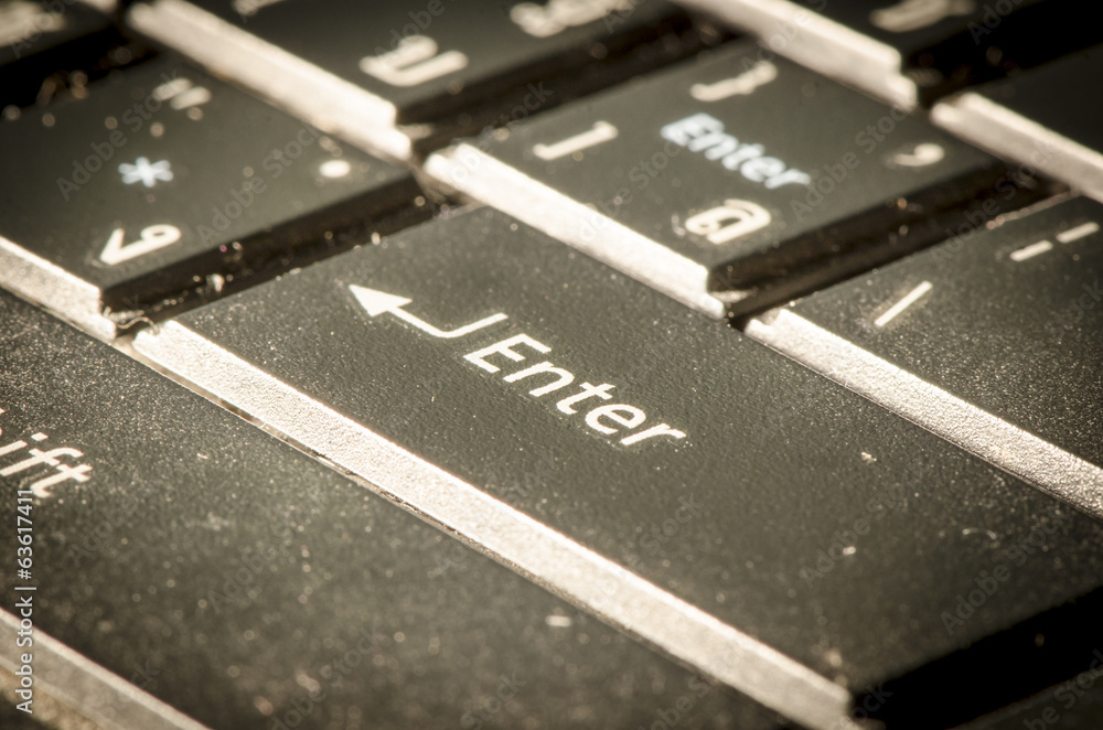 Fototapete message on keyboard enter key, for online support concepts.