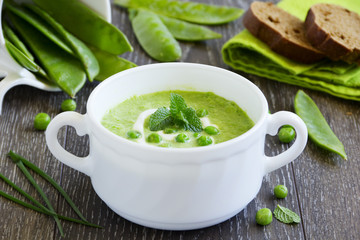 Puree the soup young green peas.