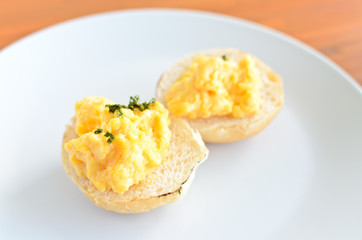 Bread with scrambled eggs