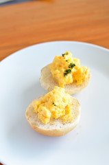 Bread with scrambled eggs