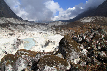 Boulders an river