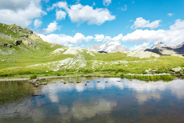 Luogo rilassante, lago di montagna in Valle d'Aosta