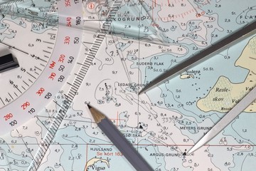 Fototapeta na wymiar Seekarte mit Navigationsinstrumenten