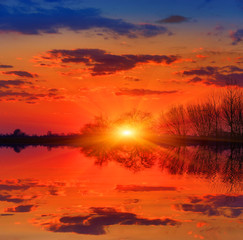 Fototapeta na wymiar Sunset on lake