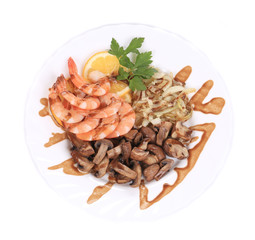 Shrimp salad with mushrooms and onions.