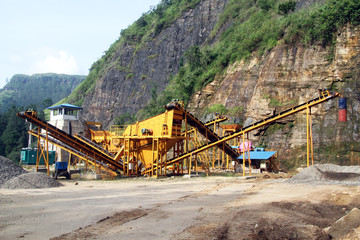 Gravel conveyor