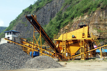 Gravel conveyor