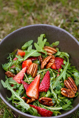 rucola strawberry salad