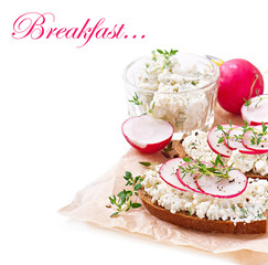 Sandwich with cottage cheese, radish, black pepper and thyme