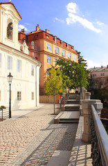 Fototapeta na wymiar Embankment in Prague