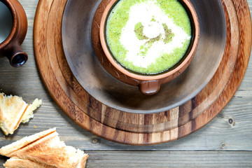 Broccoli soup with cream