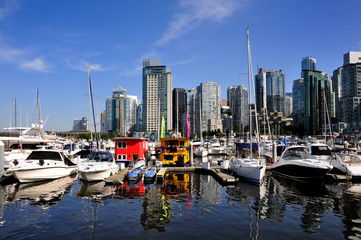 Fototapeta na wymiar Vancouver skyline and marina - Canada