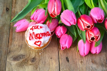 Muffin mit Tulpen zum Muttertag