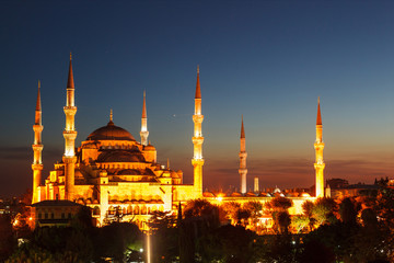 Fototapeta na wymiar Blue Mosque in Istanbul, with sunset