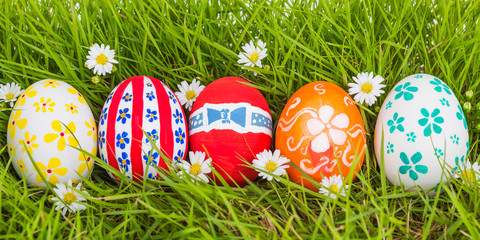 Fototapeta na wymiar Easter Eggs with flower on Fresh Green Grass