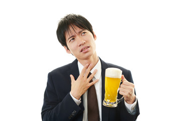 ビールを飲みすぎたサラリーマン