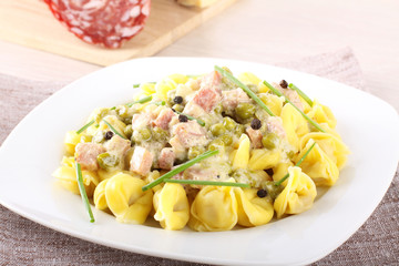 Tortellini with cream, peas and ham