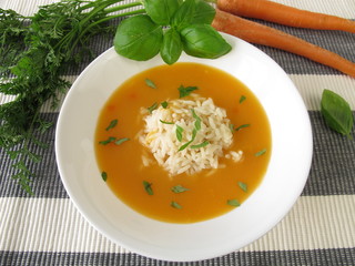 Karottencremesuppe mit Reis