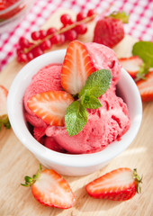 Strawberry ice cream